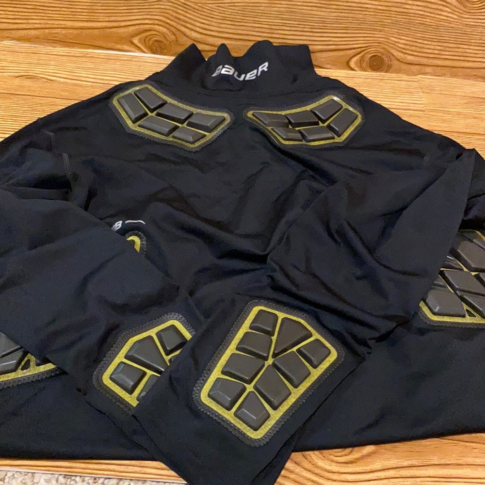 Bauer hockey shirt size xl built in neck guard black